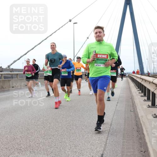 03.10.2025 - Köhlbrandbrückenlauf Lena Gebhardt http://msf.ph/oto/9201423 03.10.2025 15:45:04 Position 2 7226 meine-sportfotos.de