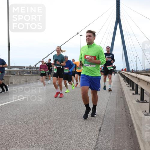 03.10.2025 - Köhlbrandbrückenlauf Lena Gebhardt http://msf.ph/oto/9201424 03.10.2025 15:45:05 Position 2 7226 meine-sportfotos.de