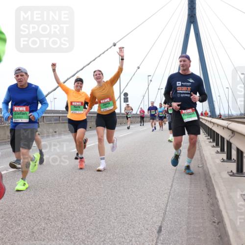 03.10.2025 - Köhlbrandbrückenlauf Lena Gebhardt http://msf.ph/oto/9201426 03.10.2025 15:45:06 Position 2 9323 meine-sportfotos.de