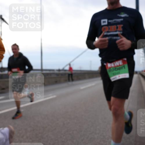 03.10.2025 - Köhlbrandbrückenlauf Lena Gebhardt http://msf.ph/oto/9201435 03.10.2025 15:45:07 Position 2 8348 meine-sportfotos.de