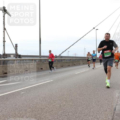 03.10.2025 - Köhlbrandbrückenlauf Lena Gebhardt http://msf.ph/oto/9201439 03.10.2025 15:45:08 Position 2  meine-sportfotos.de