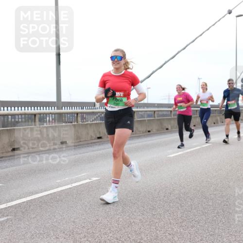 03.10.2025 - Köhlbrandbrückenlauf Lena Gebhardt http://msf.ph/oto/9201452 03.10.2025 15:45:12 Position 2 7423, 8797 meine-sportfotos.de