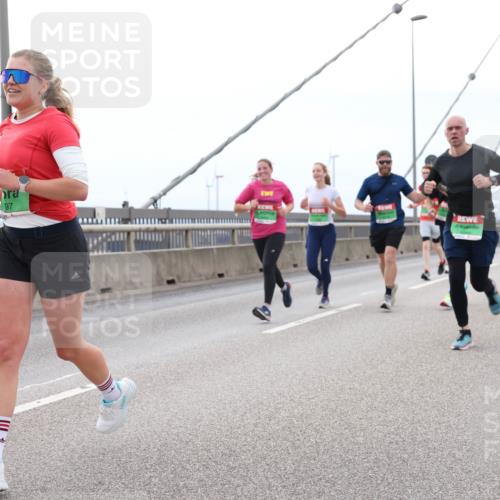 03.10.2025 - Köhlbrandbrückenlauf Lena Gebhardt http://msf.ph/oto/9201453 03.10.2025 15:45:12 Position 2 97 meine-sportfotos.de