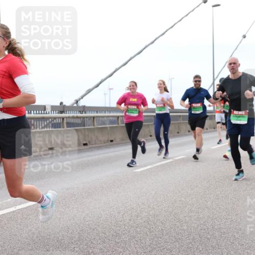 03.10.2025 - Köhlbrandbrückenlauf Lena Gebhardt http://msf.ph/oto/9201454 03.10.2025 15:45:12 Position 2  meine-sportfotos.de