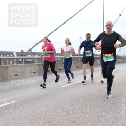 03.10.2025 - Köhlbrandbrückenlauf Lena Gebhardt http://msf.ph/oto/9201455 03.10.2025 15:45:13 Position 2 9349 meine-sportfotos.de
