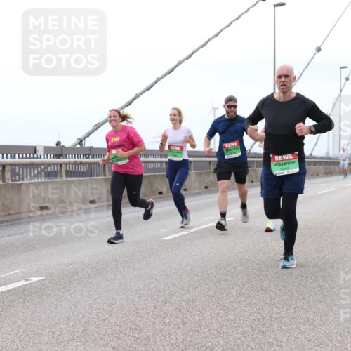 03.10.2025 - Köhlbrandbrückenlauf Lena Gebhardt http://msf.ph/oto/9201456 03.10.2025 15:45:13 Position 2 9349 meine-sportfotos.de