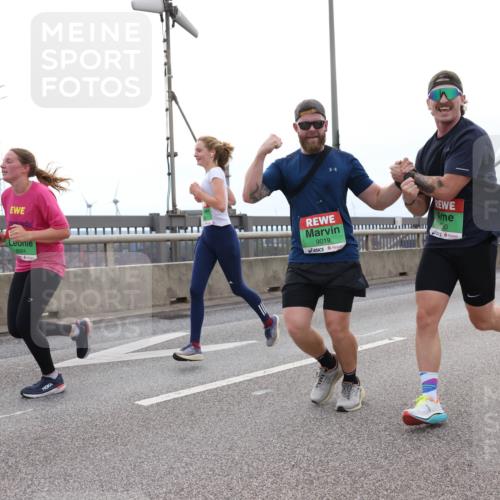 03.10.2025 - Köhlbrandbrückenlauf Lena Gebhardt http://msf.ph/oto/9201464 03.10.2025 15:45:15 Position 2 8984, 9019, 20 meine-sportfotos.de