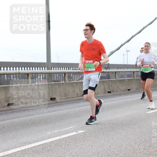 03.10.2025 - Köhlbrandbrückenlauf Lena Gebhardt http://msf.ph/oto/9201469 03.10.2025 15:45:16 Position 2 9752, 9753 meine-sportfotos.de