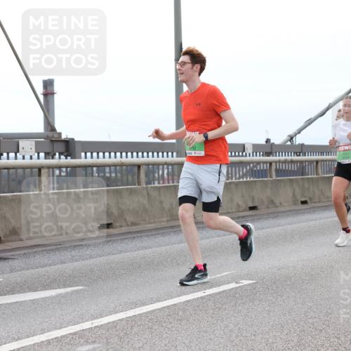 03.10.2025 - Köhlbrandbrückenlauf Lena Gebhardt http://msf.ph/oto/9201471 03.10.2025 15:45:16 Position 2 52, 9753 meine-sportfotos.de