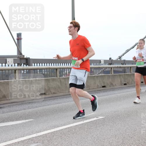 03.10.2025 - Köhlbrandbrückenlauf Lena Gebhardt http://msf.ph/oto/9201472 03.10.2025 15:45:16 Position 2  meine-sportfotos.de