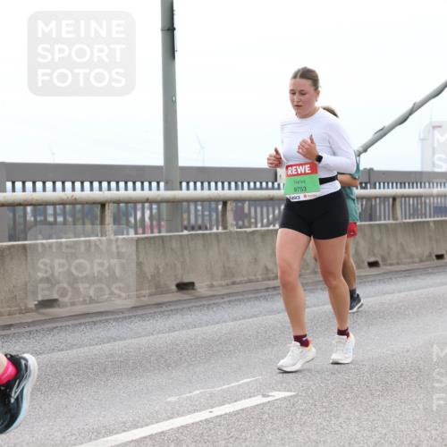 03.10.2025 - Köhlbrandbrückenlauf Lena Gebhardt http://msf.ph/oto/9201473 03.10.2025 15:45:17 Position 2 9753 meine-sportfotos.de