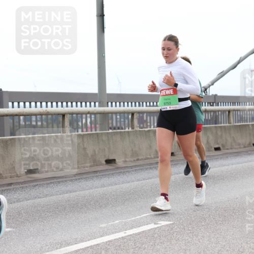 03.10.2025 - Köhlbrandbrückenlauf Lena Gebhardt http://msf.ph/oto/9201474 03.10.2025 15:45:17 Position 2 9753 meine-sportfotos.de