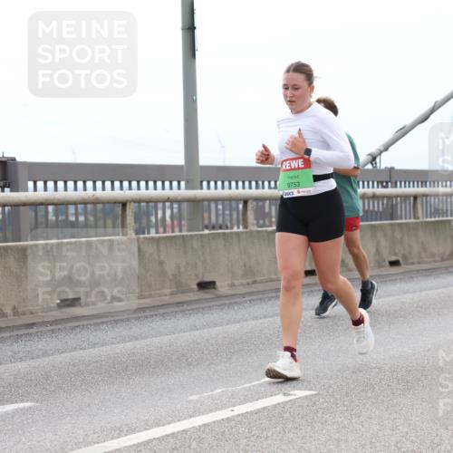 03.10.2025 - Köhlbrandbrückenlauf Lena Gebhardt http://msf.ph/oto/9201475 03.10.2025 15:45:17 Position 2 9753 meine-sportfotos.de