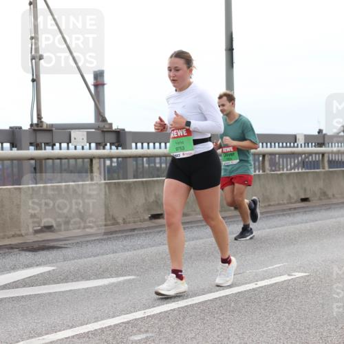 03.10.2025 - Köhlbrandbrückenlauf Lena Gebhardt http://msf.ph/oto/9201477 03.10.2025 15:45:18 Position 2 9753 meine-sportfotos.de