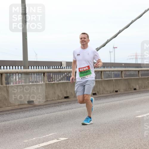 03.10.2025 - Köhlbrandbrückenlauf Lena Gebhardt http://msf.ph/oto/9201482 03.10.2025 15:45:23 Position 2 7713 meine-sportfotos.de