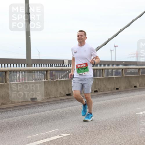 03.10.2025 - Köhlbrandbrückenlauf Lena Gebhardt http://msf.ph/oto/9201483 03.10.2025 15:45:23 Position 2 7713 meine-sportfotos.de