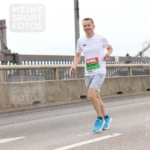 03.10.2025 - Köhlbrandbrückenlauf Lena Gebhardt http://msf.ph/oto/9201484 03.10.2025 15:45:23 Position 2 7713 meine-sportfotos.de