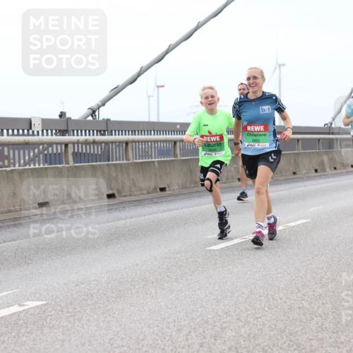 03.10.2025 - Köhlbrandbrückenlauf Lena Gebhardt http://msf.ph/oto/9201487 03.10.2025 15:45:25 Position 2 91, 8862 meine-sportfotos.de
