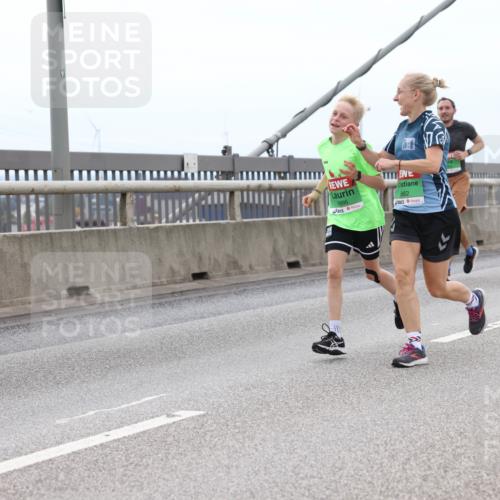 03.10.2025 - Köhlbrandbrückenlauf Lena Gebhardt http://msf.ph/oto/9201489 03.10.2025 15:45:25 Position 2 8866, 0, 1, 862 meine-sportfotos.de