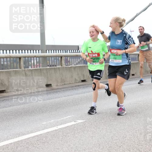 03.10.2025 - Köhlbrandbrückenlauf Lena Gebhardt http://msf.ph/oto/9201491 03.10.2025 15:45:26 Position 2 866, 8862 meine-sportfotos.de