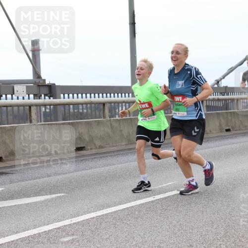 03.10.2025 - Köhlbrandbrückenlauf Lena Gebhardt http://msf.ph/oto/9201493 03.10.2025 15:45:26 Position 2 262 meine-sportfotos.de