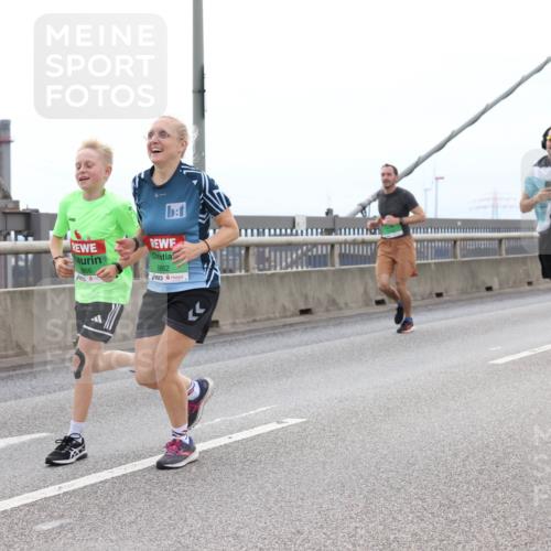03.10.2025 - Köhlbrandbrückenlauf Lena Gebhardt http://msf.ph/oto/9201495 03.10.2025 15:45:26 Position 2 866, 8862 meine-sportfotos.de
