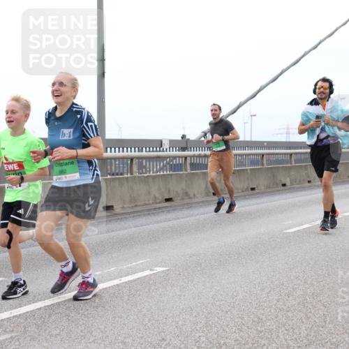 03.10.2025 - Köhlbrandbrückenlauf Lena Gebhardt http://msf.ph/oto/9201496 03.10.2025 15:45:26 Position 2 1, 8862 meine-sportfotos.de