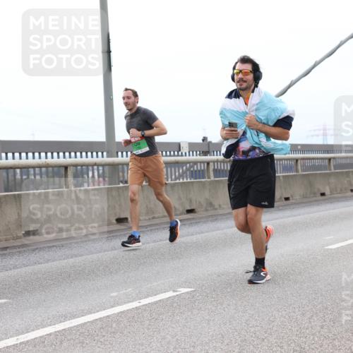 03.10.2025 - Köhlbrandbrückenlauf Lena Gebhardt http://msf.ph/oto/9201499 03.10.2025 15:45:27 Position 2  meine-sportfotos.de