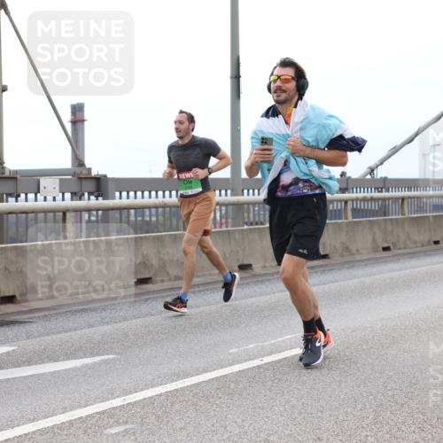 03.10.2025 - Köhlbrandbrückenlauf Lena Gebhardt http://msf.ph/oto/9201502 03.10.2025 15:45:28 Position 2  meine-sportfotos.de