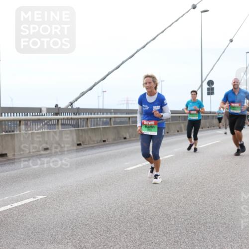 03.10.2025 - Köhlbrandbrückenlauf Lena Gebhardt http://msf.ph/oto/9201503 03.10.2025 15:45:28 Position 2  meine-sportfotos.de