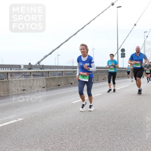 03.10.2025 - Köhlbrandbrückenlauf Lena Gebhardt http://msf.ph/oto/9201504 03.10.2025 15:45:28 Position 2 24, 9600 meine-sportfotos.de