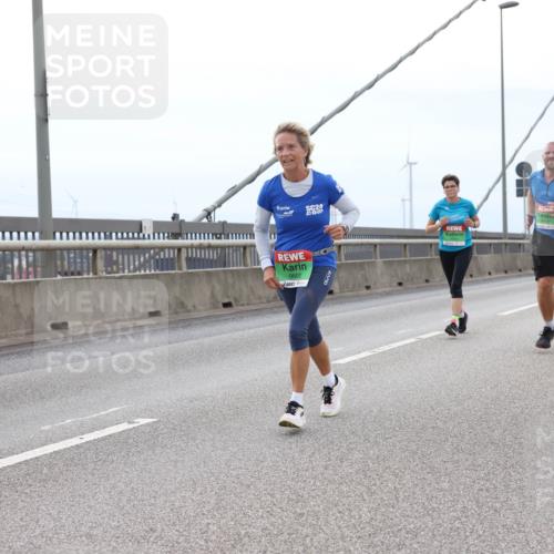 03.10.2025 - Köhlbrandbrückenlauf Lena Gebhardt http://msf.ph/oto/9201505 03.10.2025 15:45:28 Position 2 24, 9600 meine-sportfotos.de