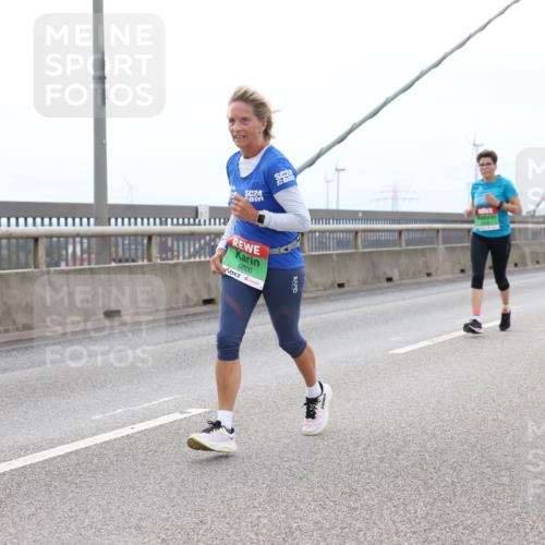 03.10.2025 - Köhlbrandbrückenlauf Lena Gebhardt http://msf.ph/oto/9201507 03.10.2025 15:45:29 Position 2 24, 9600 meine-sportfotos.de