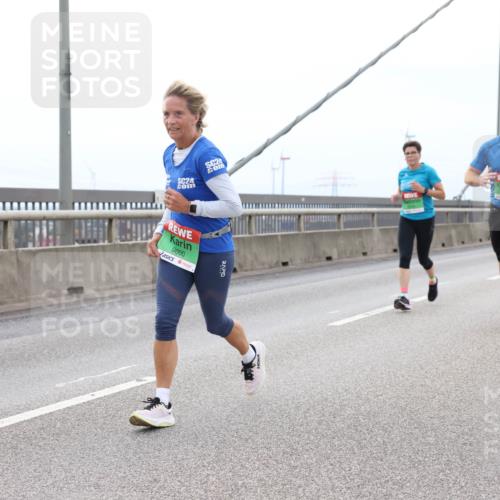 03.10.2025 - Köhlbrandbrückenlauf Lena Gebhardt http://msf.ph/oto/9201508 03.10.2025 15:45:29 Position 2 24, 2, 9600, 8118 meine-sportfotos.de