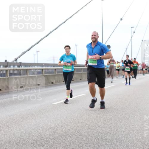 03.10.2025 - Köhlbrandbrückenlauf Lena Gebhardt http://msf.ph/oto/9201510 03.10.2025 15:45:29 Position 2 24, 8118 meine-sportfotos.de