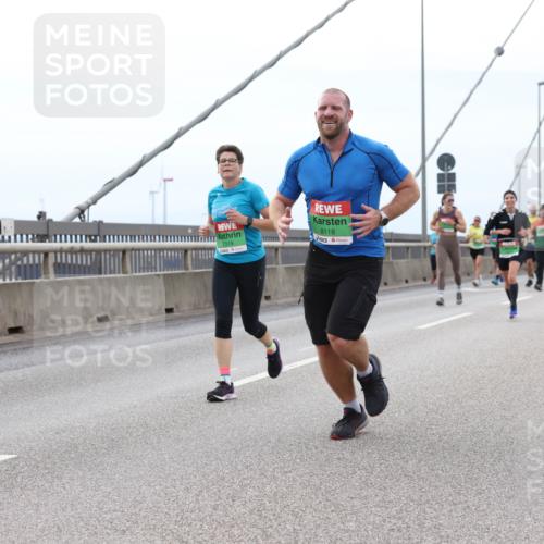 03.10.2025 - Köhlbrandbrückenlauf Lena Gebhardt http://msf.ph/oto/9201511 03.10.2025 15:45:30 Position 2 7319, 8118 meine-sportfotos.de