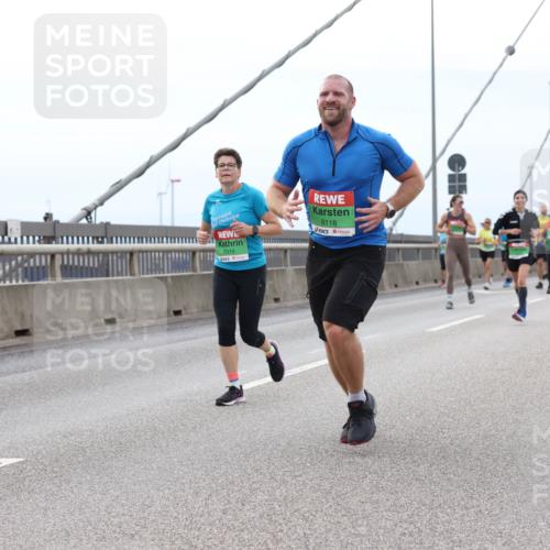 03.10.2025 - Köhlbrandbrückenlauf Lena Gebhardt http://msf.ph/oto/9201512 03.10.2025 15:45:30 Position 2 7319, 8118 meine-sportfotos.de