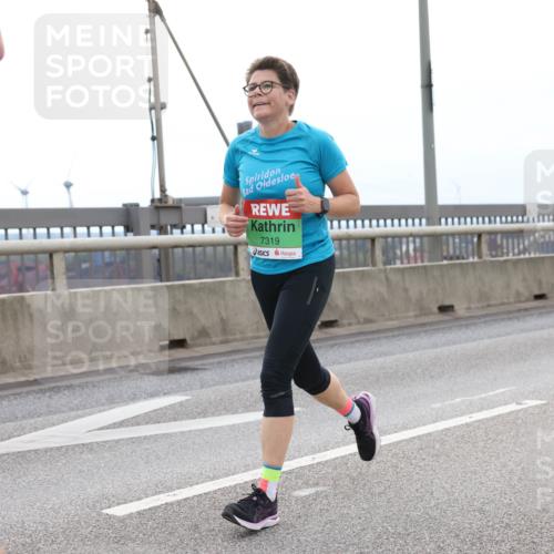 03.10.2025 - Köhlbrandbrückenlauf Lena Gebhardt http://msf.ph/oto/9201517 03.10.2025 15:45:31 Position 2 7319 meine-sportfotos.de