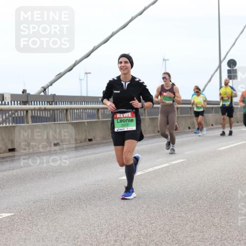 03.10.2025 - Köhlbrandbrückenlauf Lena Gebhardt http://msf.ph/oto/9201519 03.10.2025 15:45:32 Position 2 7310 meine-sportfotos.de
