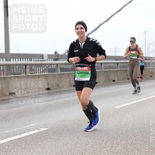 03.10.2025 - Köhlbrandbrückenlauf Lena Gebhardt http://msf.ph/oto/9201521 03.10.2025 15:45:33 Position 2 7310 meine-sportfotos.de