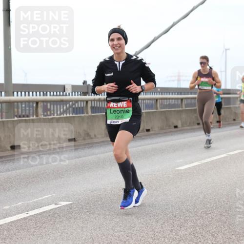 03.10.2025 - Köhlbrandbrückenlauf Lena Gebhardt http://msf.ph/oto/9201522 03.10.2025 15:45:33 Position 2 7310 meine-sportfotos.de