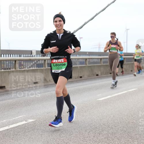 03.10.2025 - Köhlbrandbrückenlauf Lena Gebhardt http://msf.ph/oto/9201523 03.10.2025 15:45:33 Position 2 7310 meine-sportfotos.de