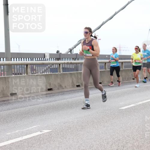 03.10.2025 - Köhlbrandbrückenlauf Lena Gebhardt http://msf.ph/oto/9201525 03.10.2025 15:45:34 Position 2  meine-sportfotos.de