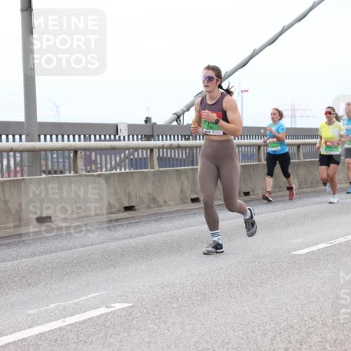 03.10.2025 - Köhlbrandbrückenlauf Lena Gebhardt http://msf.ph/oto/9201526 03.10.2025 15:45:34 Position 2  meine-sportfotos.de