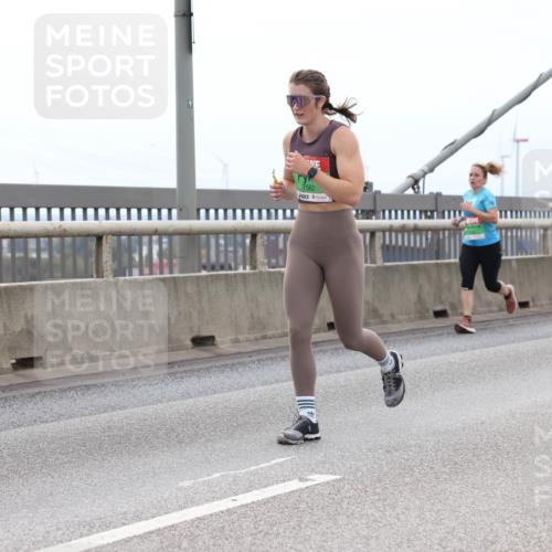 03.10.2025 - Köhlbrandbrückenlauf Lena Gebhardt http://msf.ph/oto/9201527 03.10.2025 15:45:35 Position 2 7562 meine-sportfotos.de