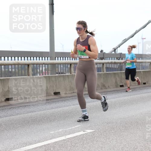 03.10.2025 - Köhlbrandbrückenlauf Lena Gebhardt http://msf.ph/oto/9201528 03.10.2025 15:45:35 Position 2 7562 meine-sportfotos.de