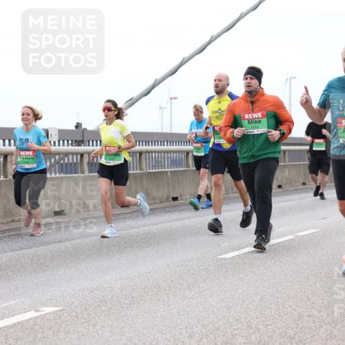 03.10.2025 - Köhlbrandbrückenlauf Lena Gebhardt http://msf.ph/oto/9201532 03.10.2025 15:45:36 Position 2 91, 7349, 7217, 7552, 2025, 8826 meine-sportfotos.de