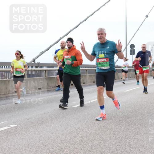 03.10.2025 - Köhlbrandbrückenlauf Lena Gebhardt http://msf.ph/oto/9201533 03.10.2025 15:45:36 Position 2 2025, 8826 meine-sportfotos.de