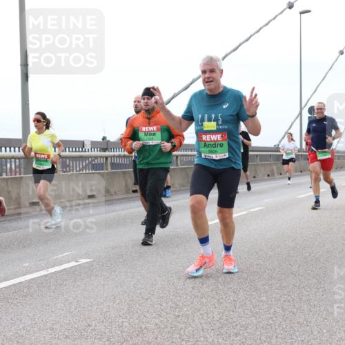 03.10.2025 - Köhlbrandbrückenlauf Lena Gebhardt http://msf.ph/oto/9201536 03.10.2025 15:45:37 Position 2 7552, 2025, 8826 meine-sportfotos.de