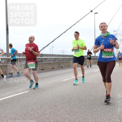 03.10.2025 - Köhlbrandbrückenlauf Lena Gebhardt http://msf.ph/oto/9201553 03.10.2025 15:45:41 Position 2 7506, 9378, 9601 meine-sportfotos.de